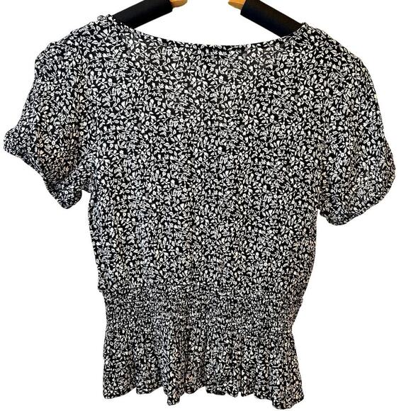 Feminine Boho Black & White Floral Flutter Sleeve Blouse Smocked Waist Medium - Picture 5 of 9